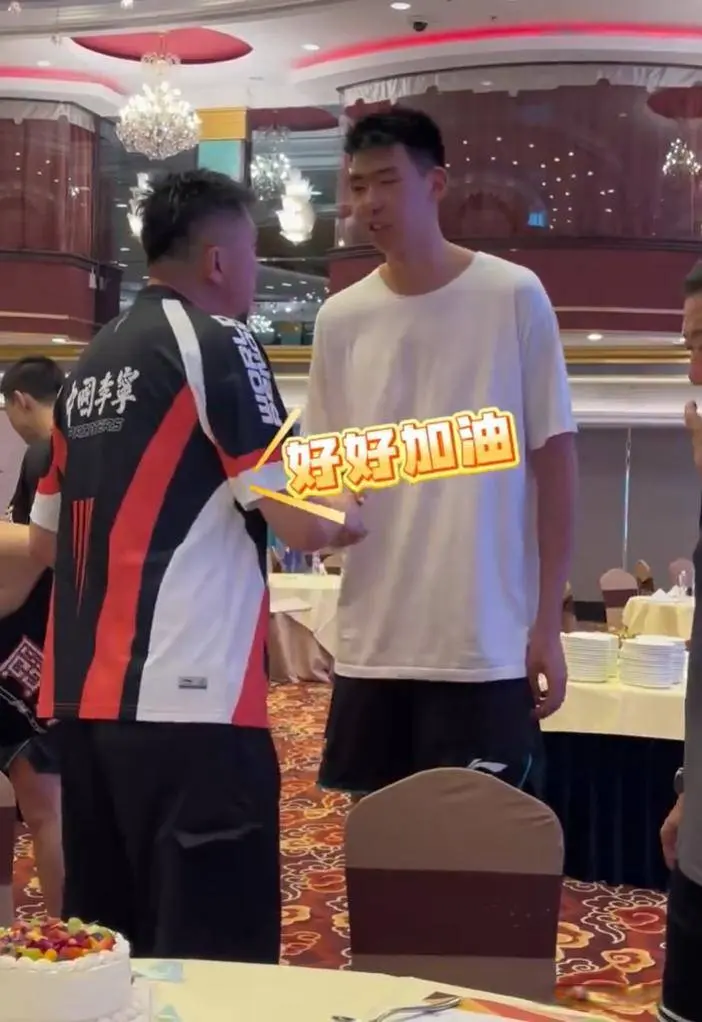 杜锋下狠手，张明池现身野球场，下赛季不会留队了，全力培养徐昕