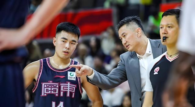 正式确定！广东大学生前锋续约1年 今夏苦练进步巨大 杜锋将重用他