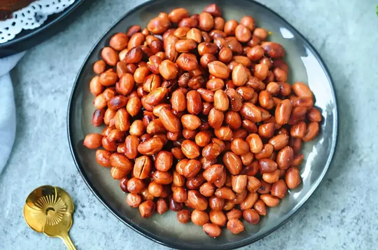 炒花生米的好方法，只需半勺油，粒粒酥脆，放7天都不返潮！