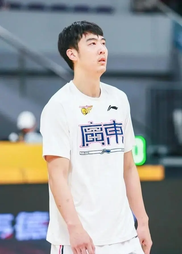 突发，张明池自宣离队，因个人原因暂时退役，广东宏远球迷不舍