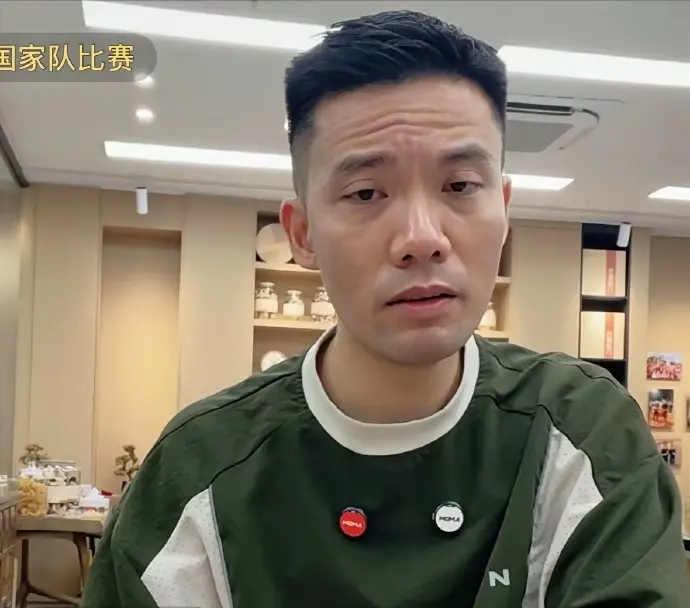 前广州恒大名宿，怒喷韦世豪无情无义，盼着广州队解散，球迷炸锅