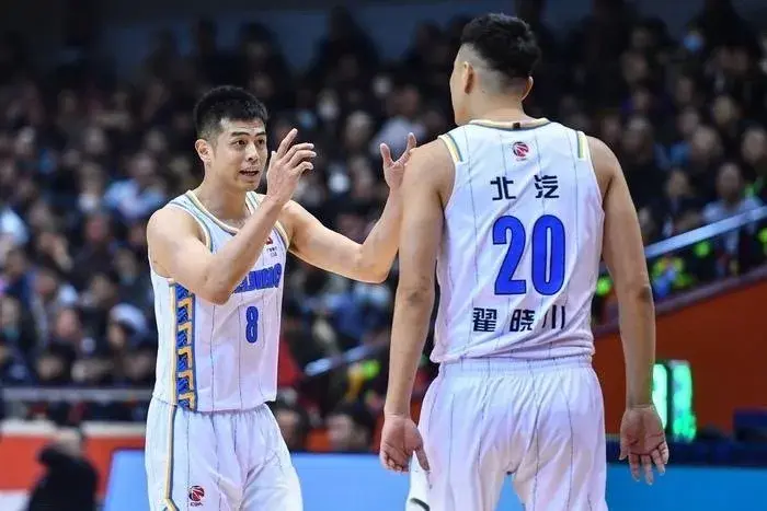 北京首钢续约翟晓川和方硕，现阶段确实还有用，而且明显是想冲冠