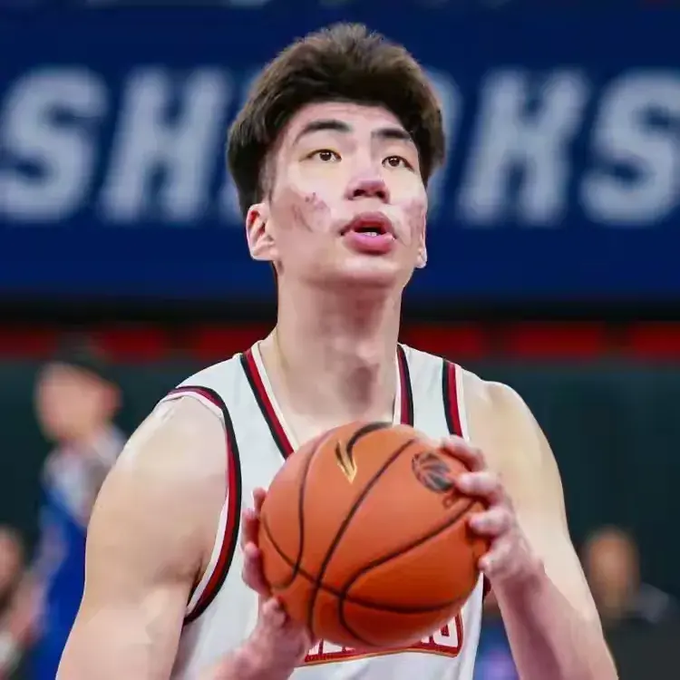 同样身高天赋 CBA数据差不多，为何杨瀚森去NBA 余嘉豪只能去欧洲？
