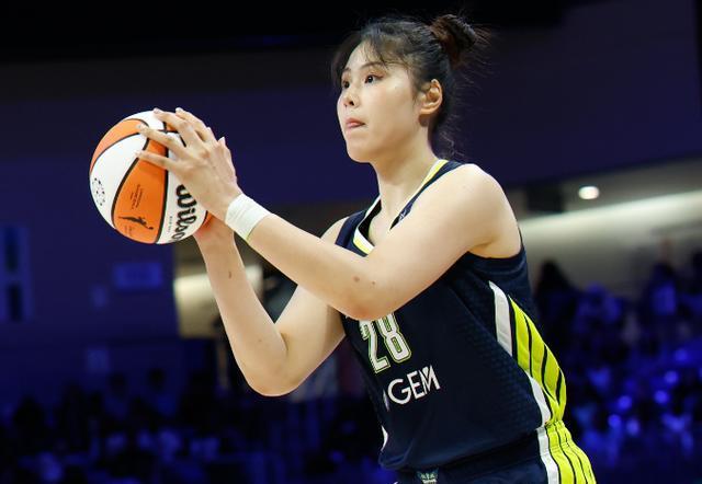 李月汝5中1仅3分：仅8分钟末节基本被弃用 飞翼遭狂热5连杀
