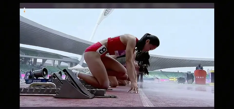全锦赛女子100米陈妤颉突然退赛 预赛梁小静出发前曾遭暴雨袭击