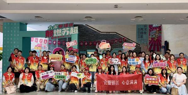 镇江足球赛火爆来袭，百名志愿者蓄势待发，小店变身城市名片