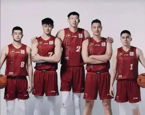 北京首钢续约翟晓川和方硕，现阶段确实还有用，而且明显是想冲冠