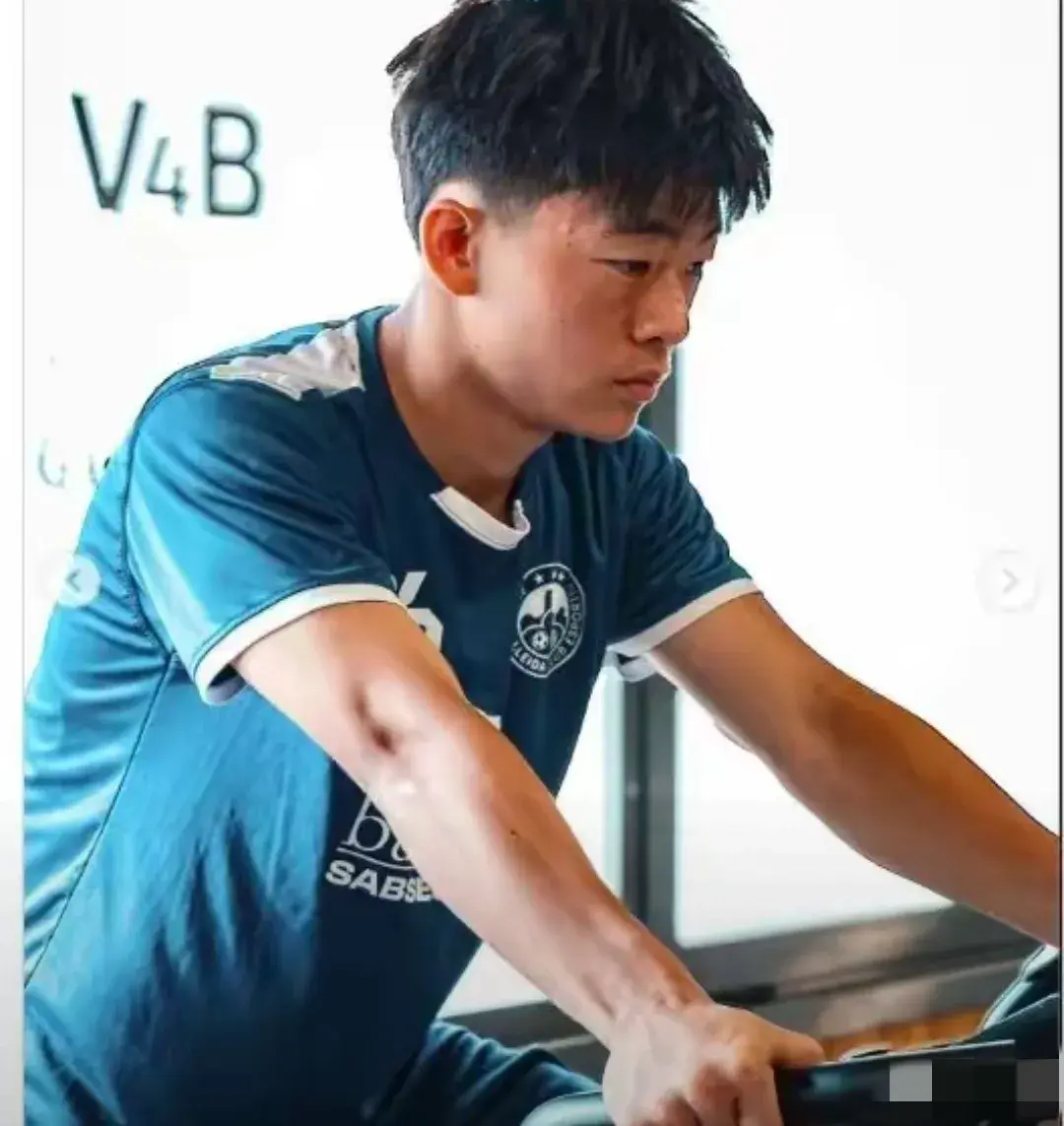 2名小将正式留洋 16岁拿到西班牙职业合同 20岁能踢西乙 争取西甲