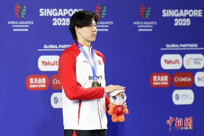 世锦赛：中国跳水男子3米板丢金 覃海洋200米蛙泳夺冠