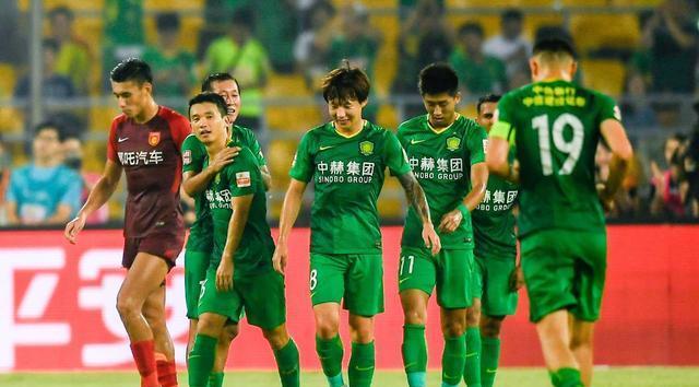 国安队久违强援再次亮相工体！未来何时能正式复出，引发热议