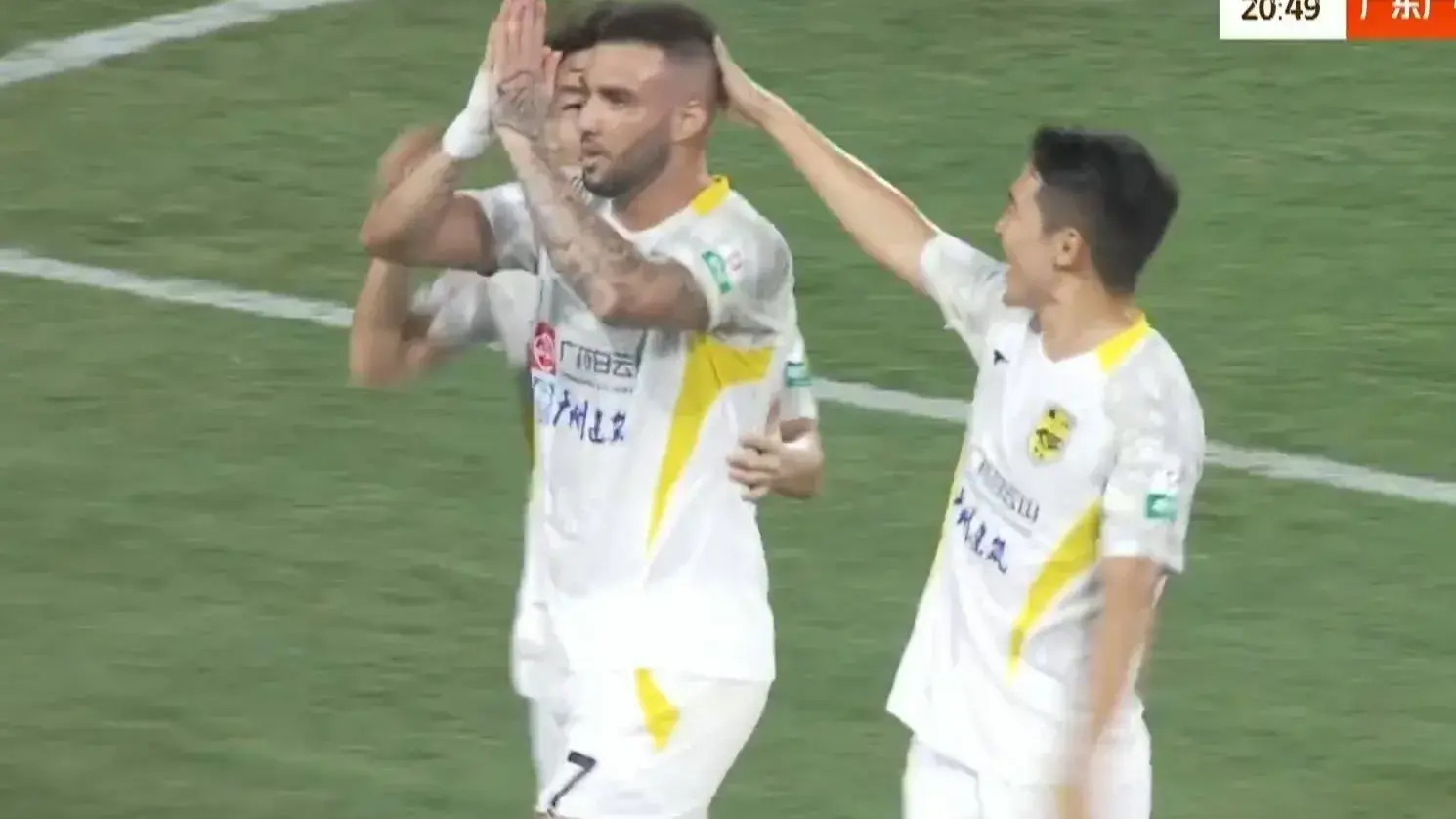 随着铁人2-2广州豹，铜梁龙3-0，中甲最新积分榜出炉，前二差1分