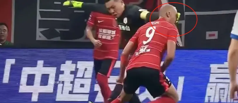 王大雷为何染红？足球名记详解，并不是因为打脸，难题抛给了足协