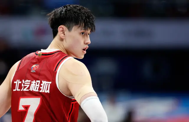 正式确定！曾凡博加盟篮网队，NBA中国赛上演首秀