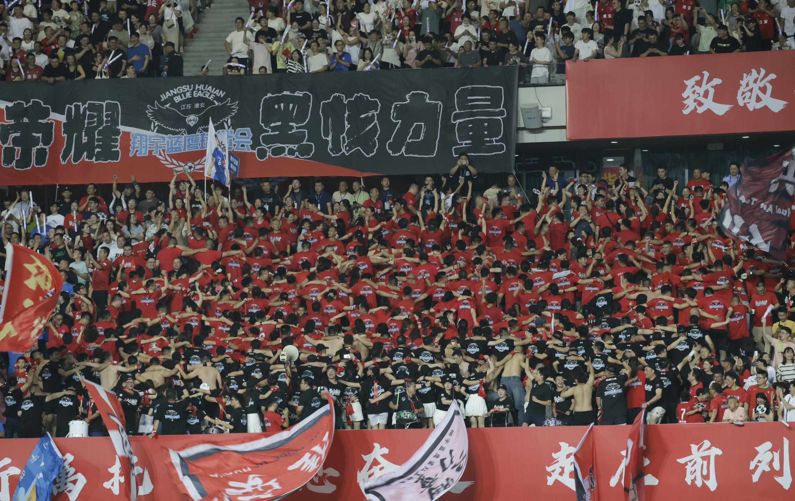 解说洪超：球员和球迷恰似齿轮与链条，咬合出最动人的交响