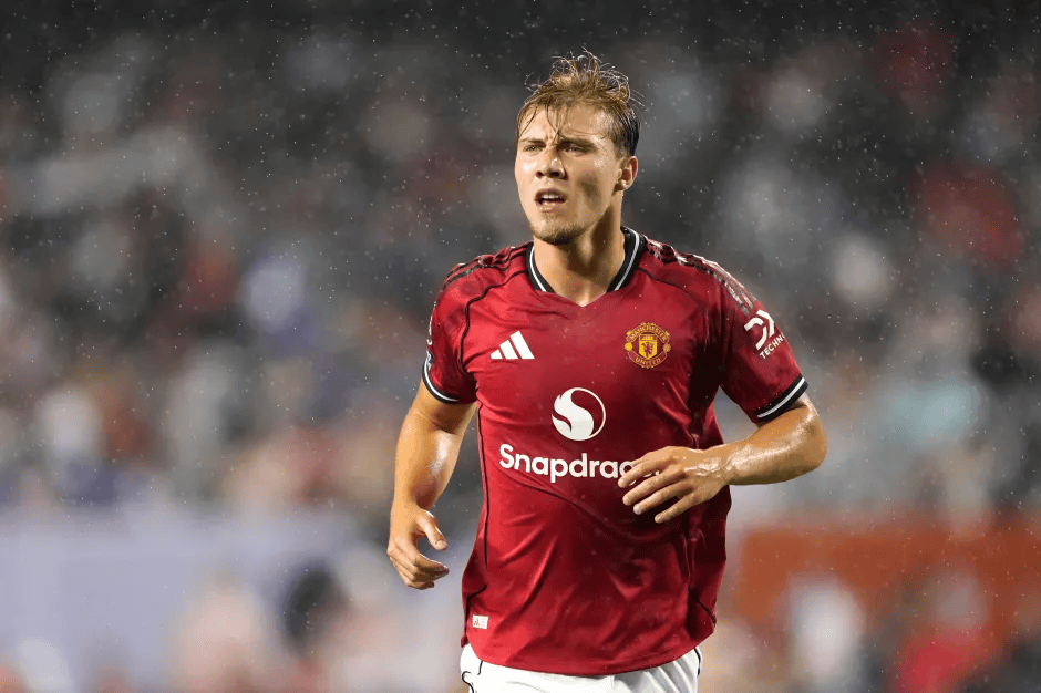 talkSPORT独家：曼联本考虑霍伊伦+钱换舍什科，但他拒绝走