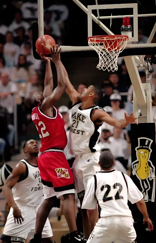 《科比一人一城成就竟输给这几位？NBA 传奇球星排行大战，谁能登顶？》