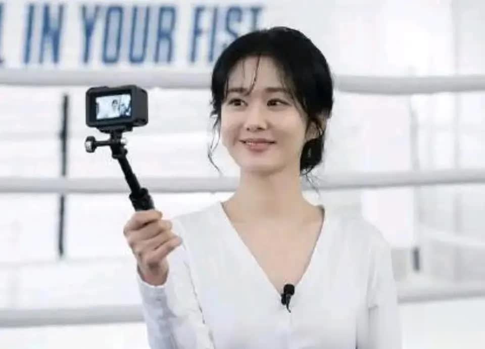 44岁张娜拉自曝童颜困扰，甜美形象成事业转型“枷锁”