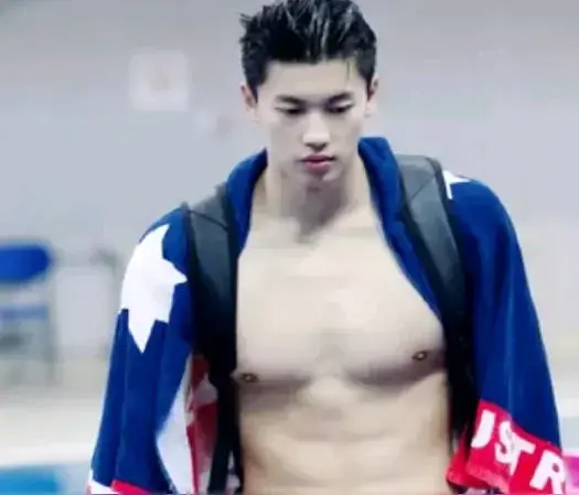 美国游泳权威媒体SWIMSWAM三问中国男接为何崩盘？