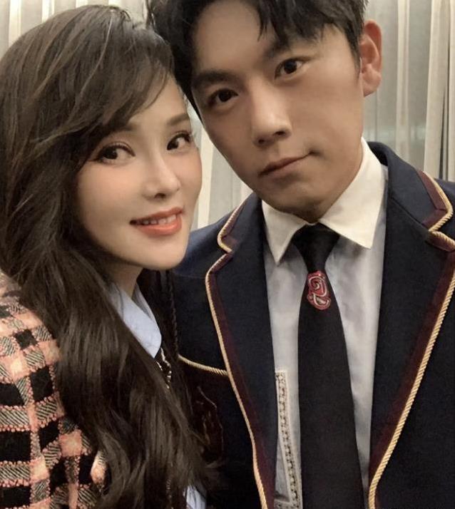 伊能静翻相册叹遗憾，13年婚姻秦昊常不在，回家一次她心跳加速