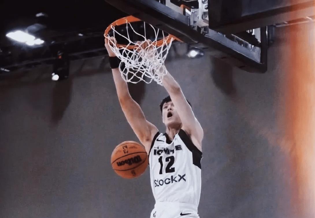 突然宣布签约！曾凡博得到篮网合同，继续冲击NBA