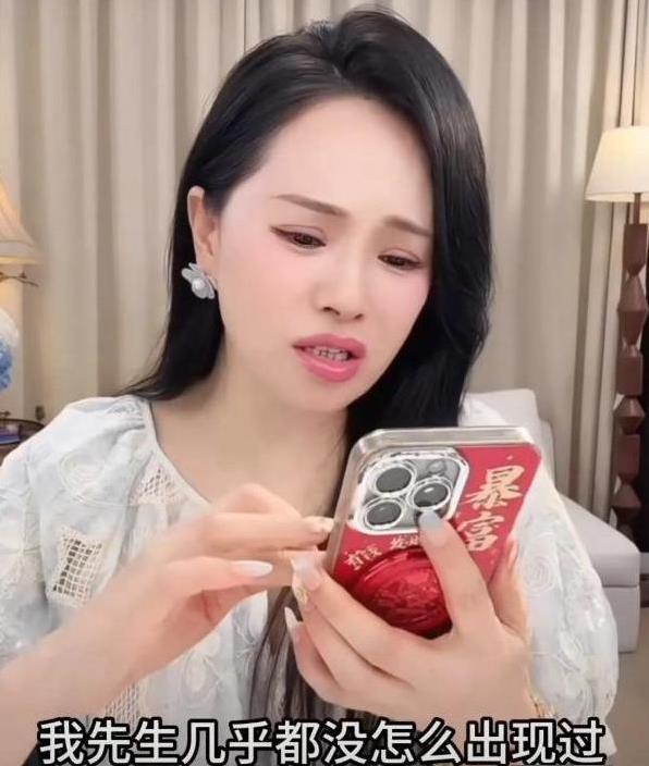 伊能静翻相册叹遗憾，13年婚姻秦昊常不在，回家一次她心跳加速