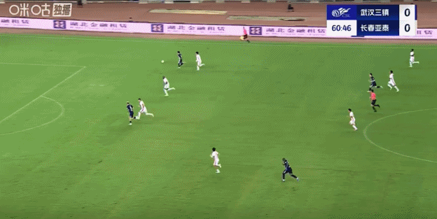 三镇0-0亚泰，三镇遭两次点球争议判罚，绍尔中柱+进球无效