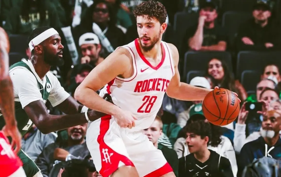 恭喜申京，获火箭队特殊待遇！3位助教亲临指导，乌度卡也来了