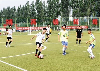 全市824名小将角逐青少年校园足球联赛