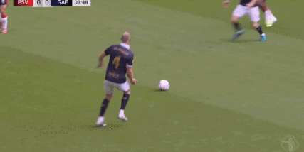 荷超杯埃因霍温2-1逆转前进之鹰夺冠！德斯特绝杀，佩里西奇造乌龙