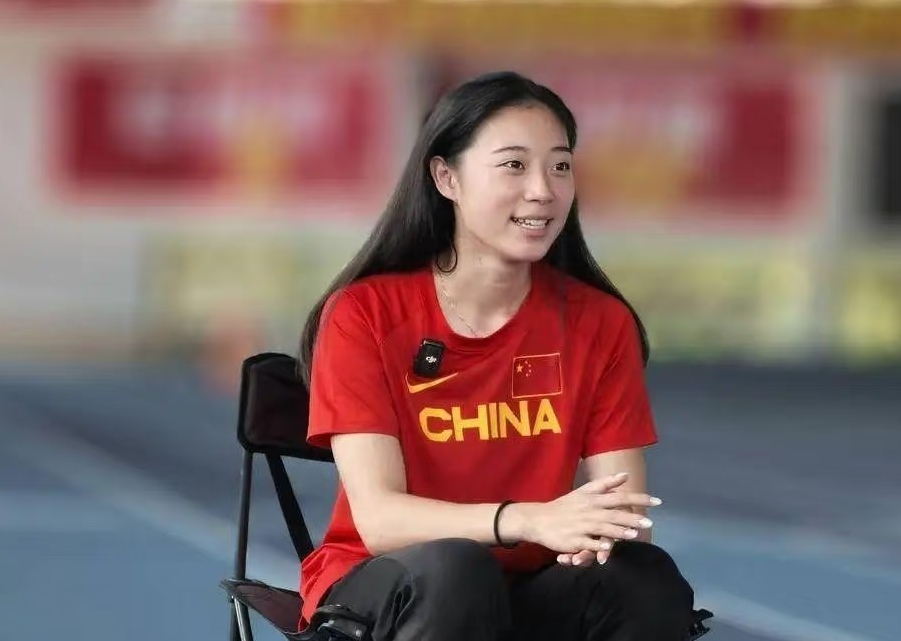 这姑娘神了！刘峡君一边备战全国赛，一边收到北大 “入场券”
