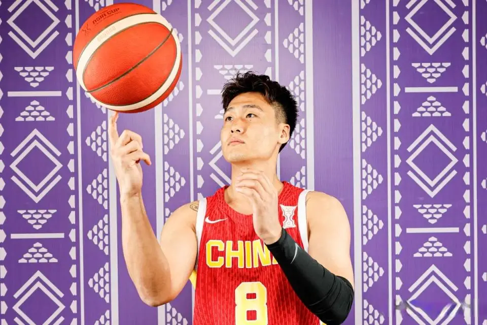 赵睿：本次亚洲杯目标是站上领奖台，拿牌是全队最需要的东西