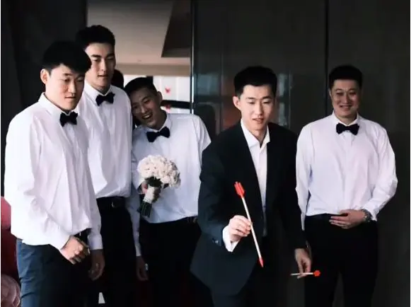恭喜！辽篮冠军成员举行婚礼，刘雁宇赵率舟做伴郎，曾效力山东队
