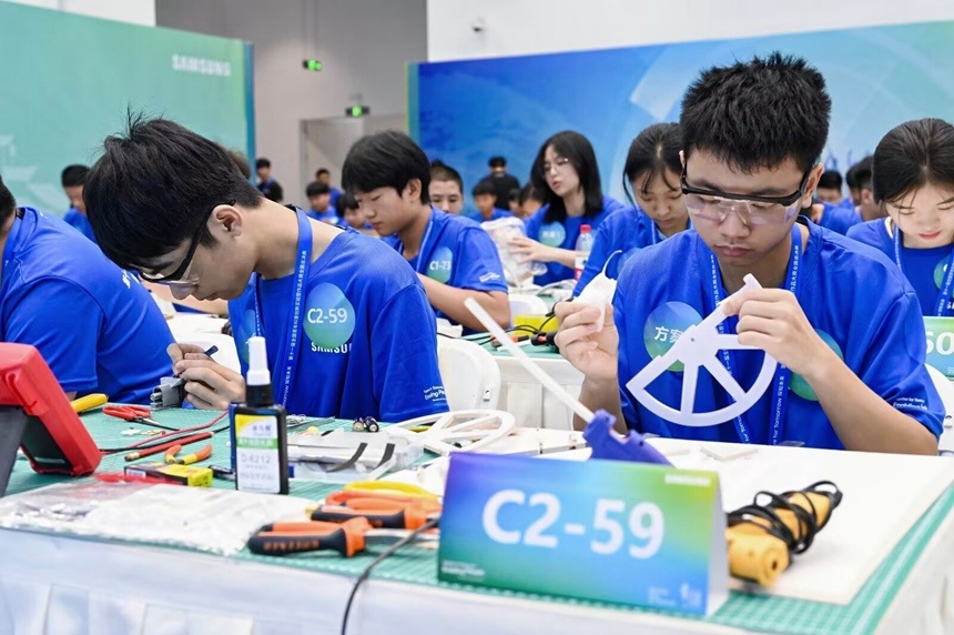 南宁一中13队获未来太空车(中学组)一等奖。南宁市科技馆供图