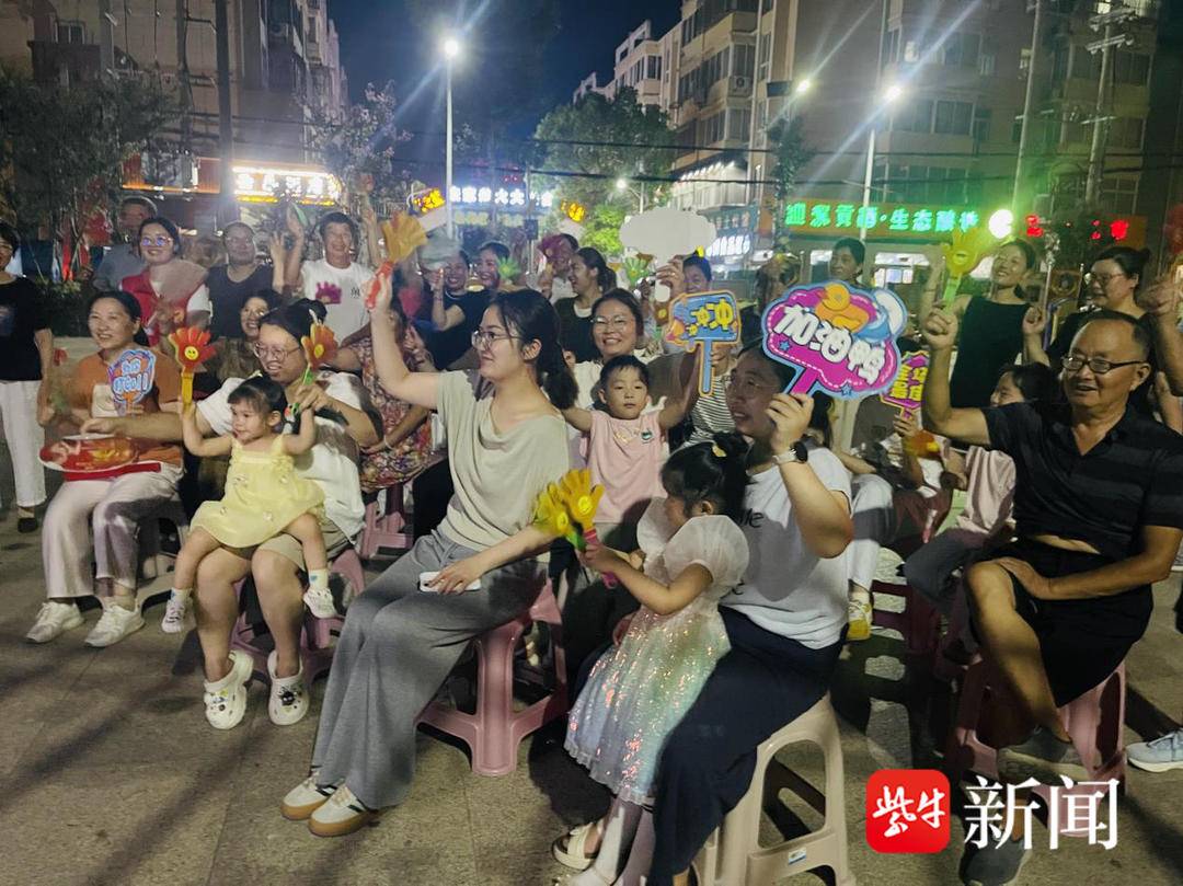 “点亮星夜”绿茵情：盐城射阳临海镇共享足球盛宴