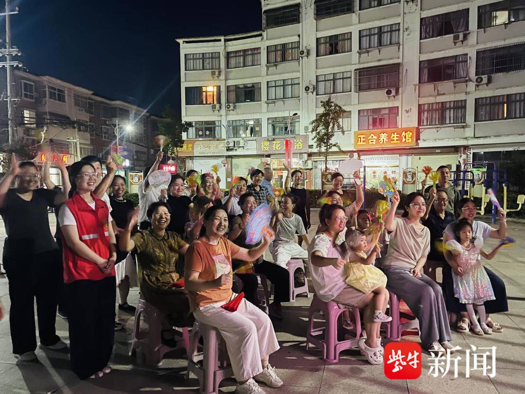 “点亮星夜”绿茵情：盐城射阳临海镇共享足球盛宴
