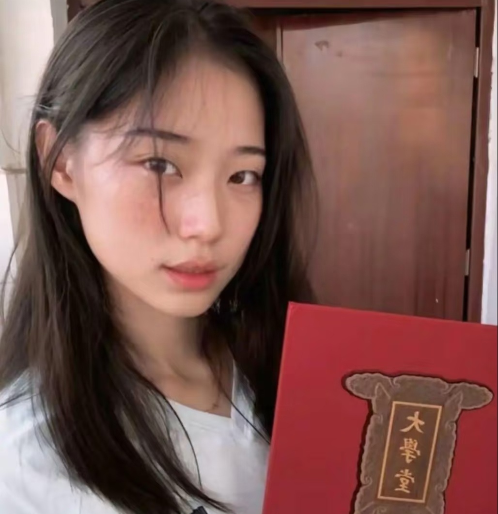 这姑娘神了！刘峡君一边备战全国赛，一边收到北大 “入场券”