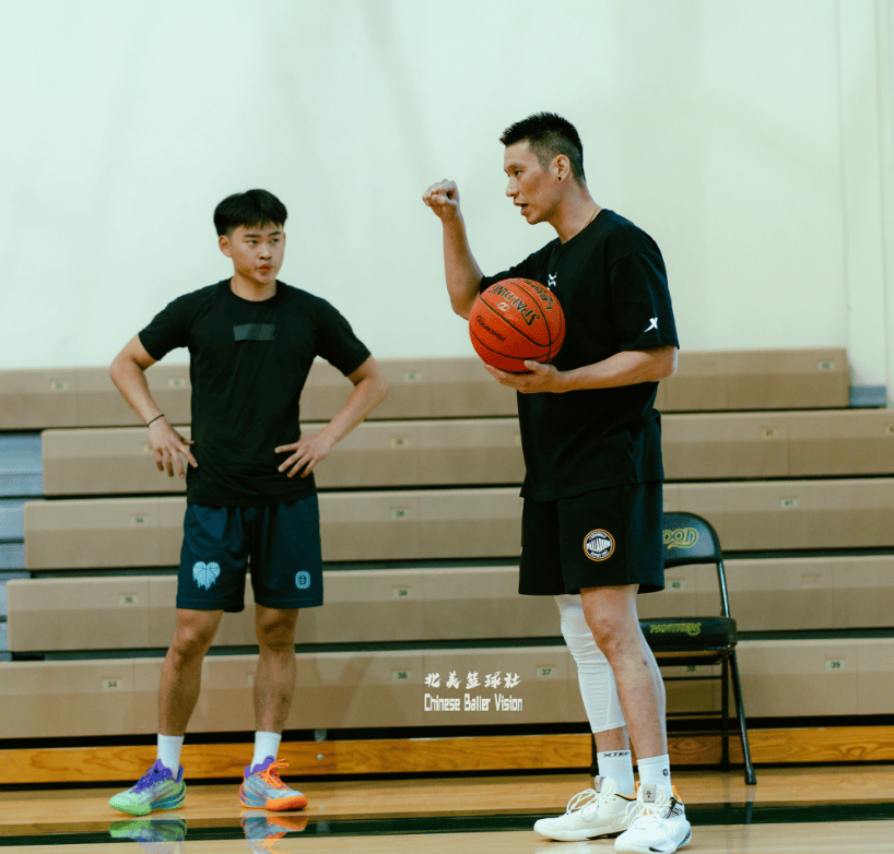 提升中！媒体人分享赵维伦参加林书豪湾区训练营图集