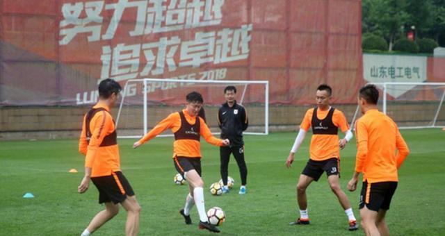 大连英博边路出现新黑马，本轮独造两球，球迷直言他可接班孙继海