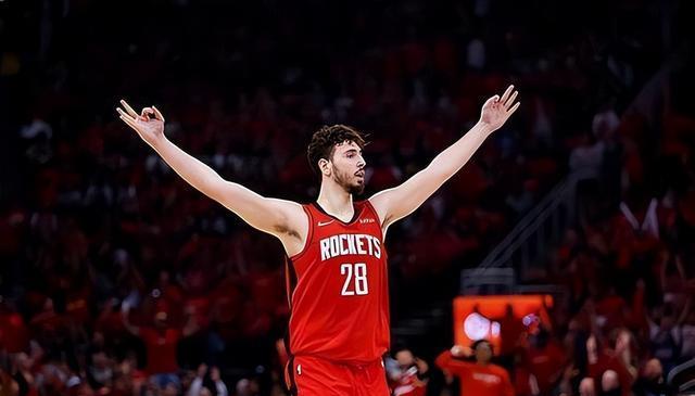 火箭内线核心：刚来NBA的时候我也很不适应，但我在不断进行摸索