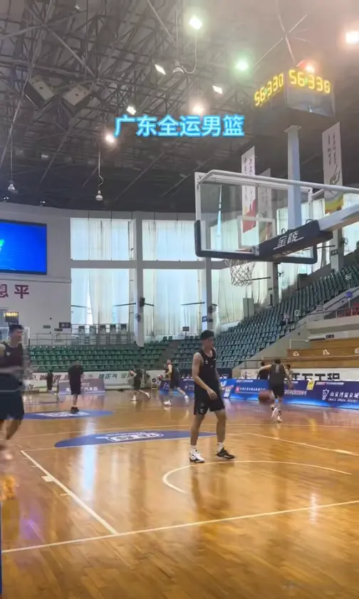 正在热身！广东男篮战美国旅游队 杜锋重用5名新星 徐昕今晚将爆发