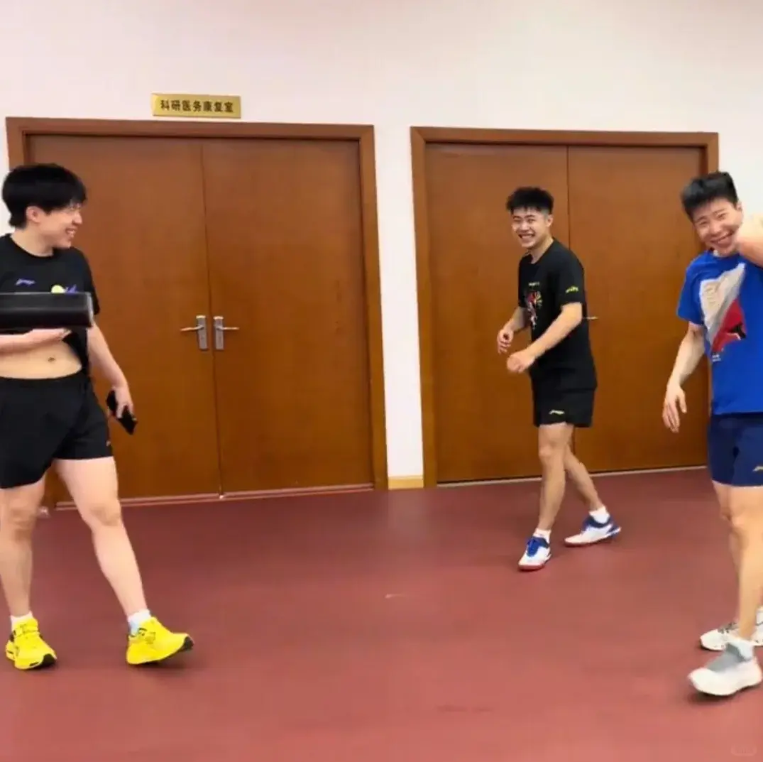 国乒新动态：林高远刘诗雯到北体参加活动，王楚钦发了新动态
