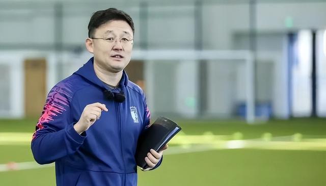 大连英博边路出现新黑马，本轮独造两球，球迷直言他可接班孙继海