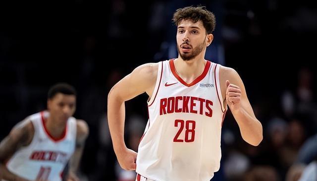 火箭内线核心：刚来NBA的时候我也很不适应，但我在不断进行摸索