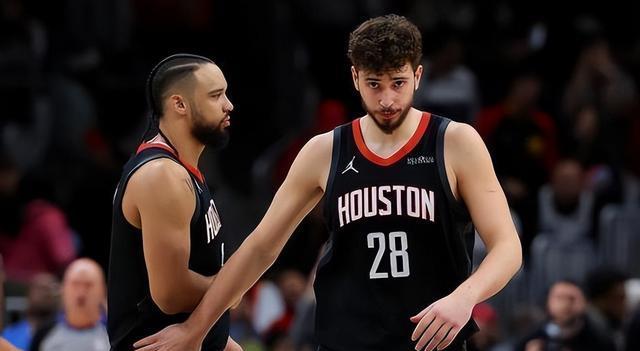 火箭内线核心：刚来NBA的时候我也很不适应，但我在不断进行摸索