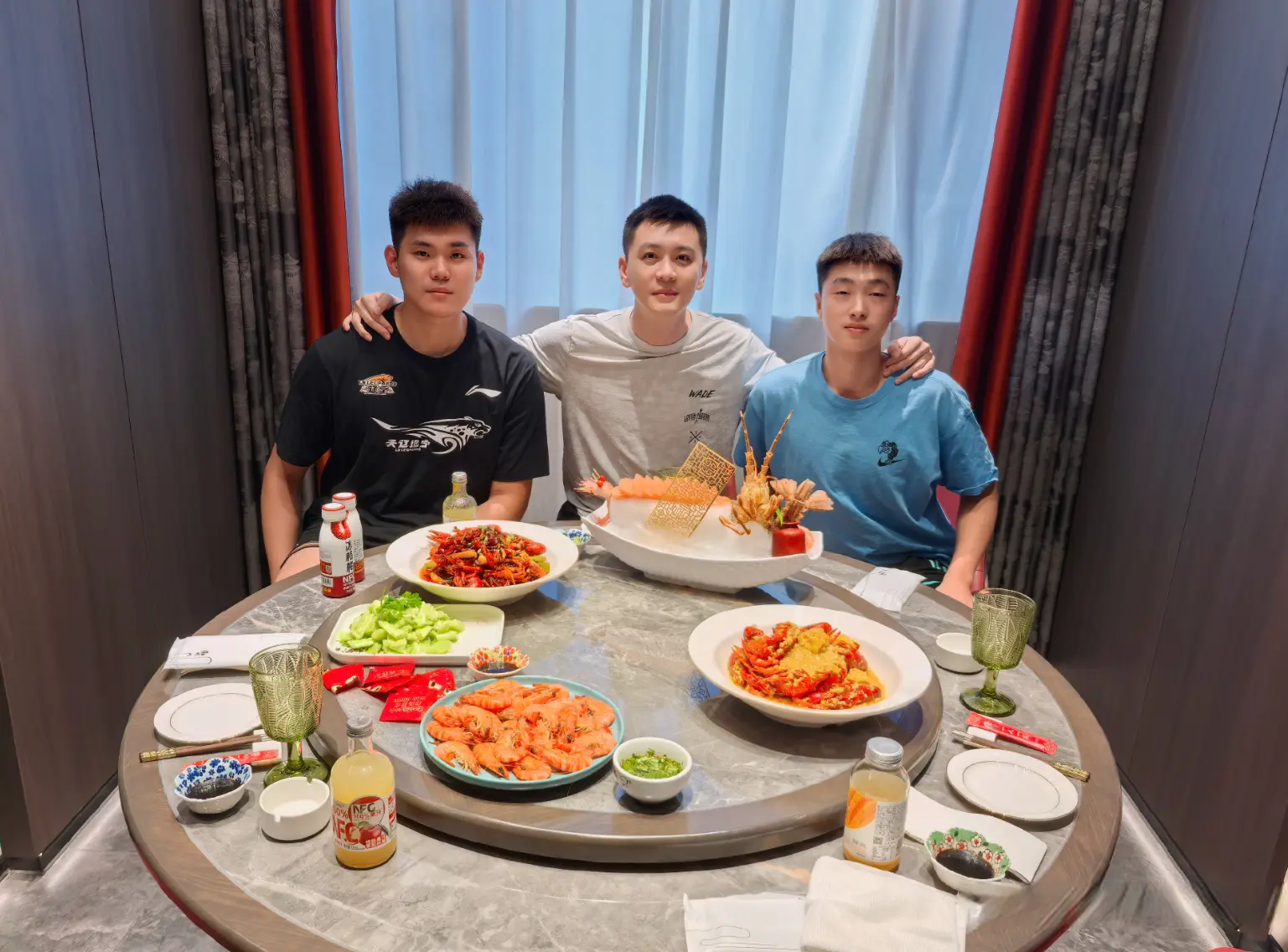 杨鸣为2禁赛小将发声，一席话说得感人，1人4字回应，霍楠凑热闹
