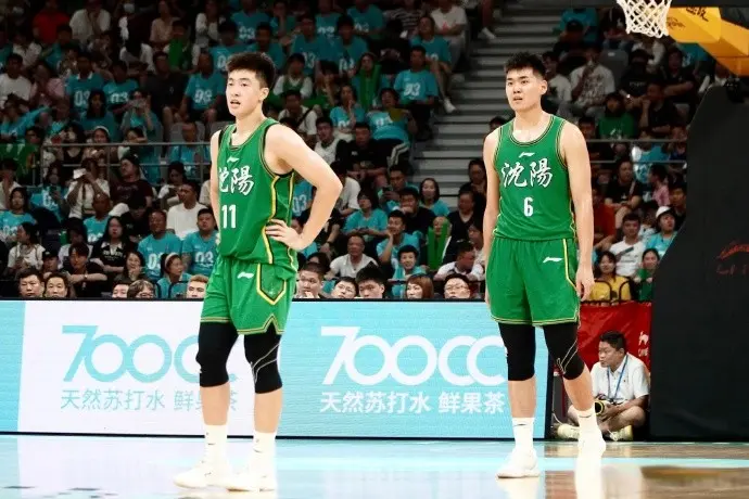 杨鸣为2禁赛小将发声，一席话说得感人，1人4字回应，霍楠凑热闹