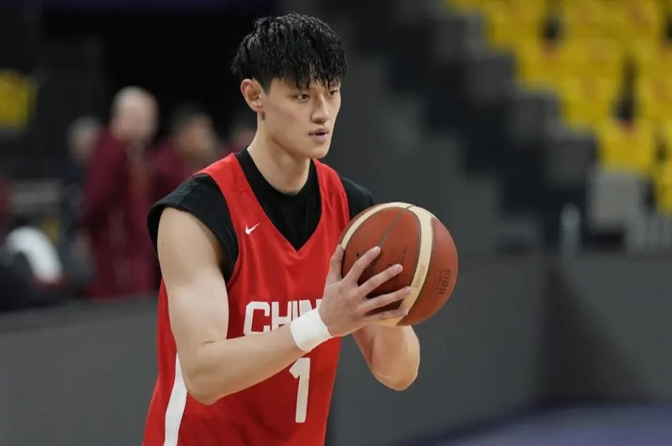 曾凡博加盟篮网合同年薪曝光，打NBA中国赛，两个大考决定去留