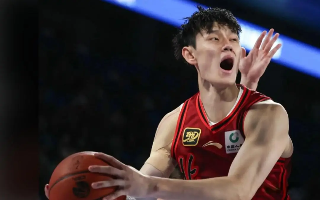 曾凡博加盟篮网合同年薪曝光，打NBA中国赛，两个大考决定去留