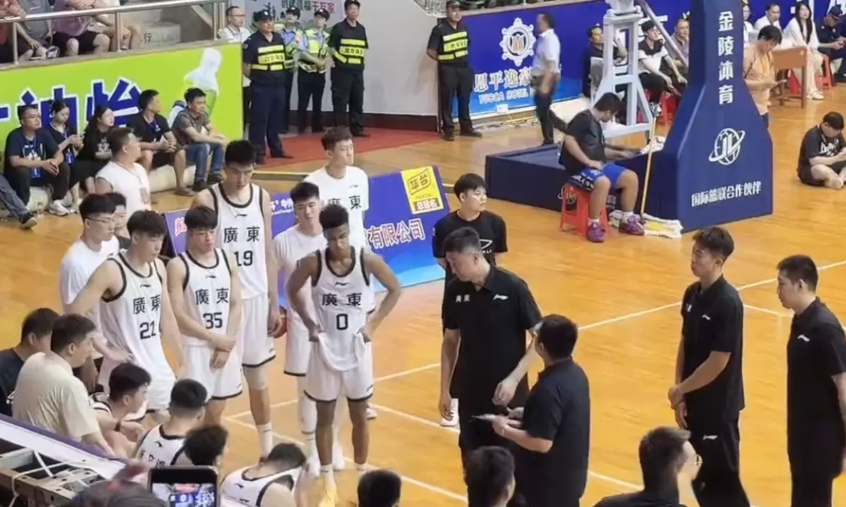 5分惜败！张文逸18分也白搭，广东遭旅游队逆转，杜锋还有啥招？