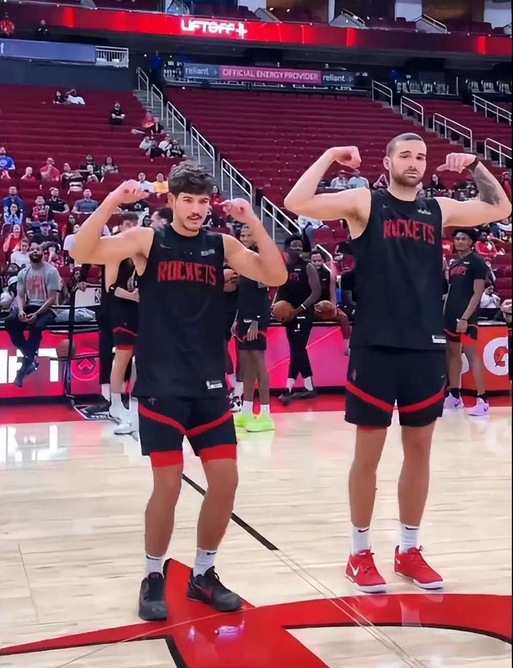 火箭队29岁弃将变成香饽饽？3大去向浮出水面！留在NBA仍是首选项